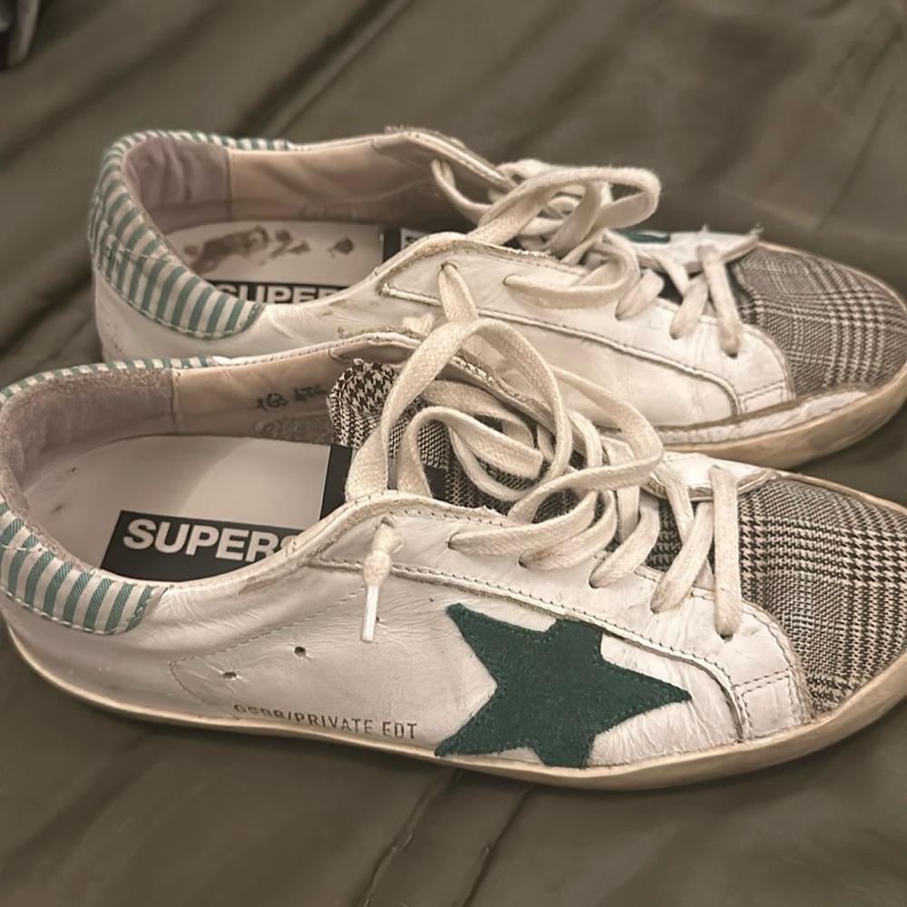 Golden goose sneaker. Womens
